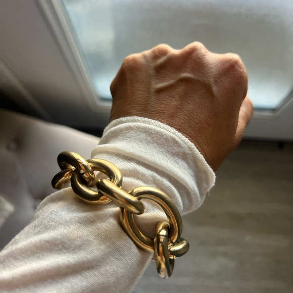 Jacquemus Chunky Gold Bracelet - Picture 9 of 10